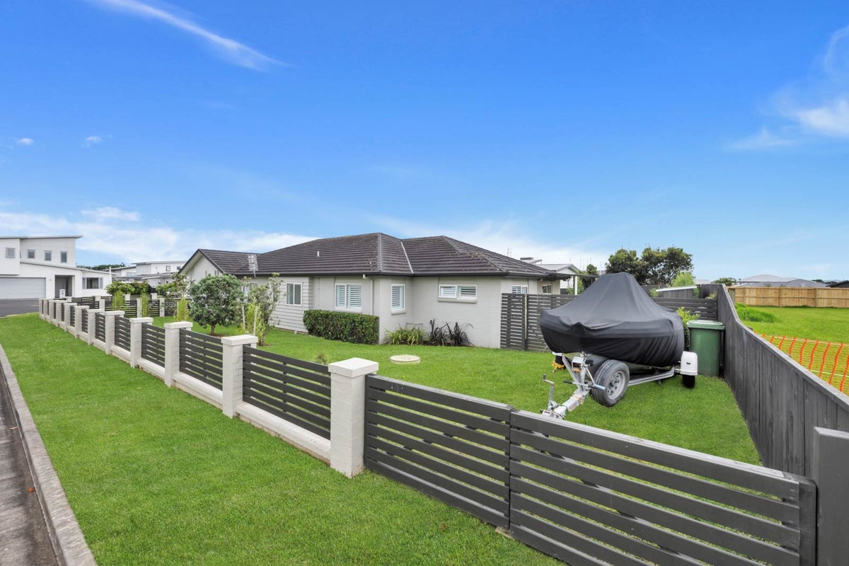 19 Defender Crescent, Beachlands, Auckland - Carousel 20