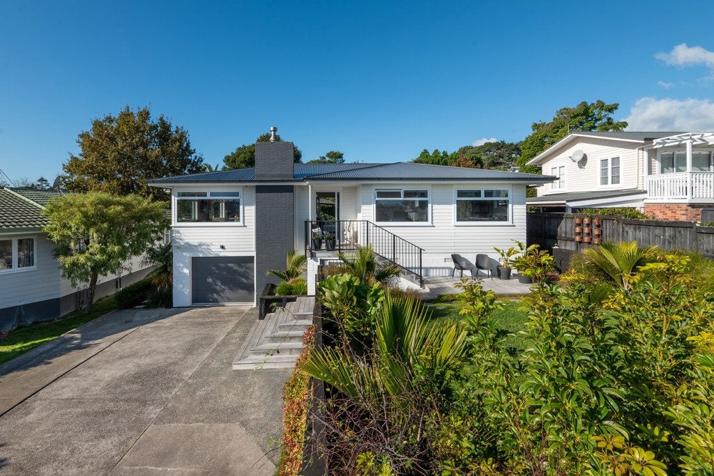 25 Catalina Crescent, Forrest Hill, Auckland - Carousel 2