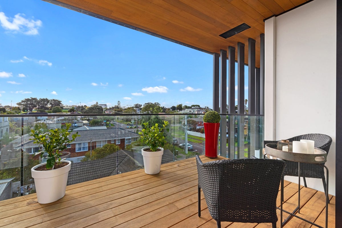 103/8A Lake Pupuke Drive, Takapuna, Auckland - Carousel 2
