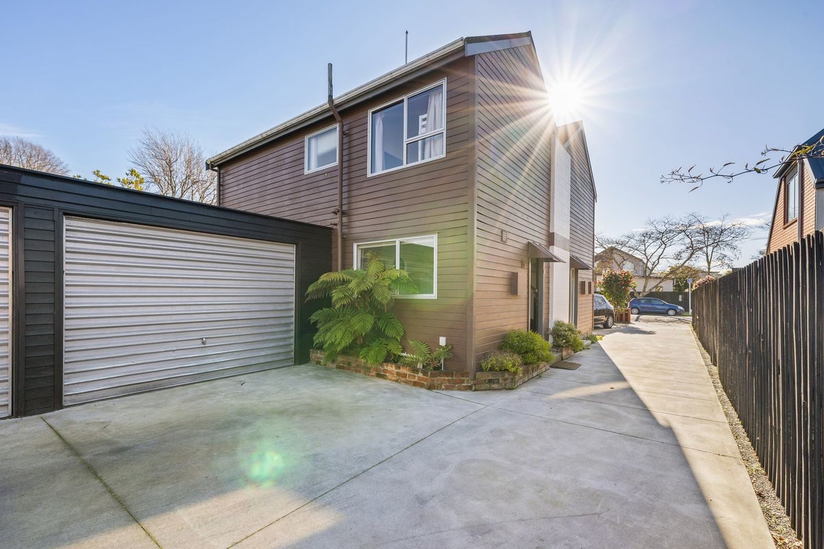 2/85 Trafalgar Street, St Albans, Christchurch - Carousel 1