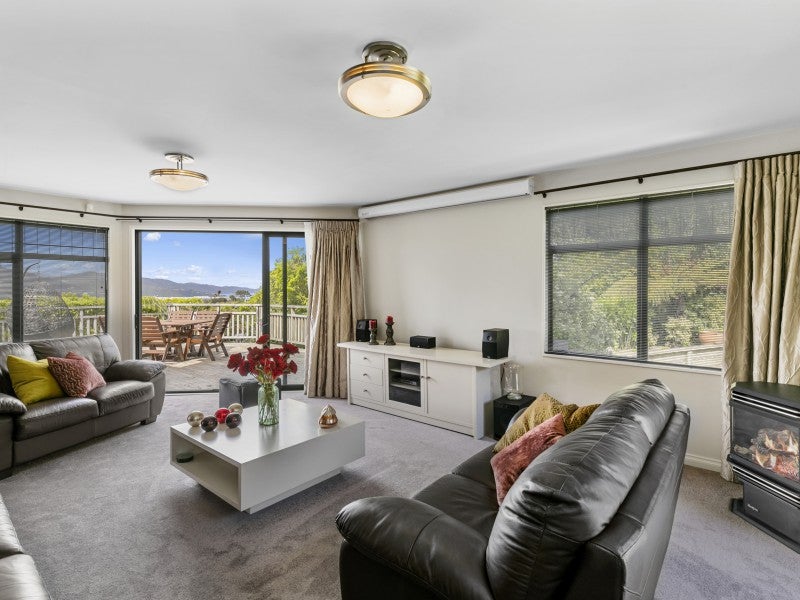 5 Avonlea Grove, Belmont, Lower Hutt - Carousel 2