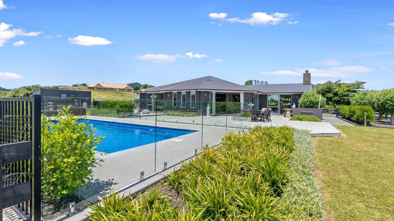 11E Adrine Lane, Ohauiti, Tauranga - Carousel 1