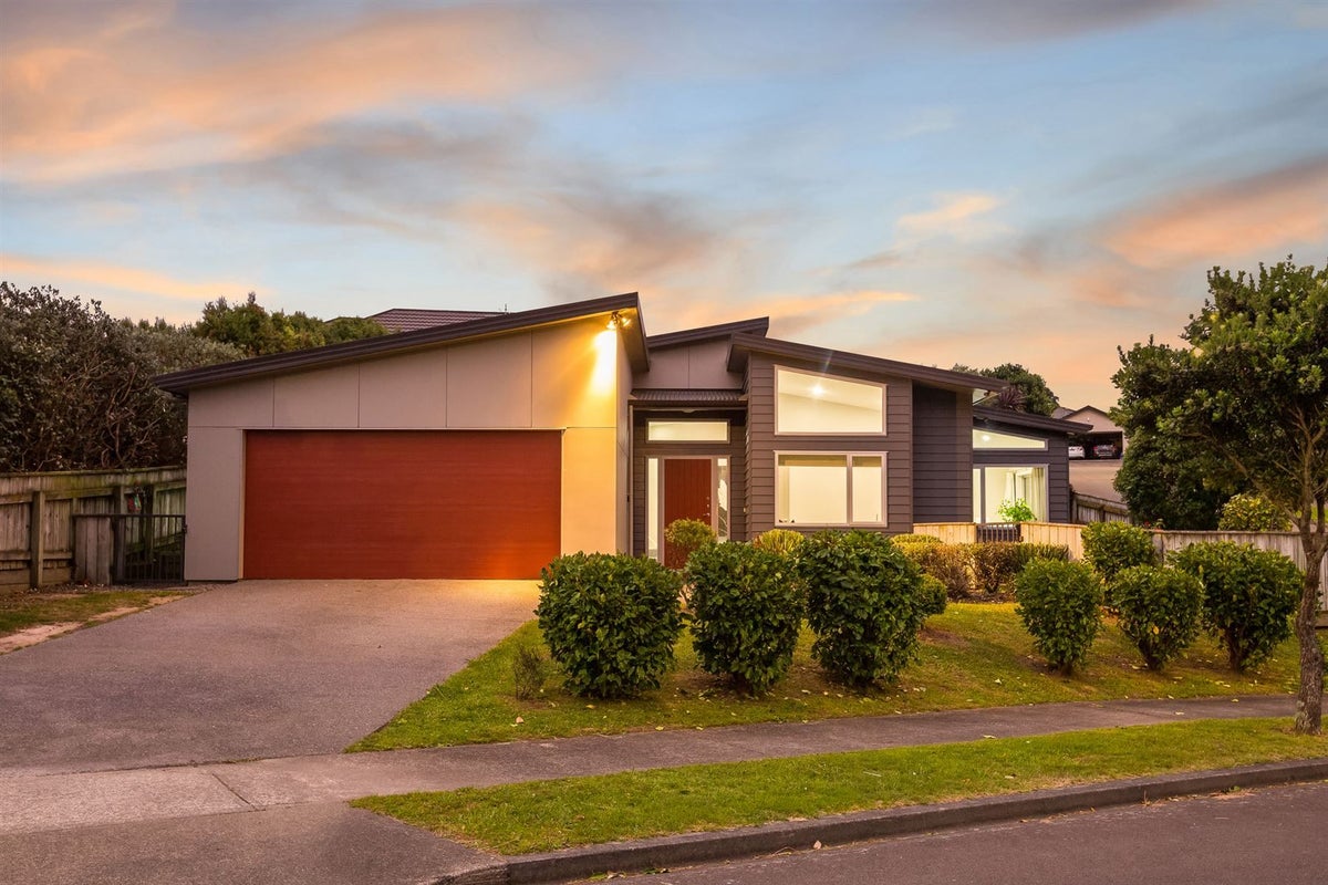 5 Fiordland Place, Aotea, Porirua - Carousel 1