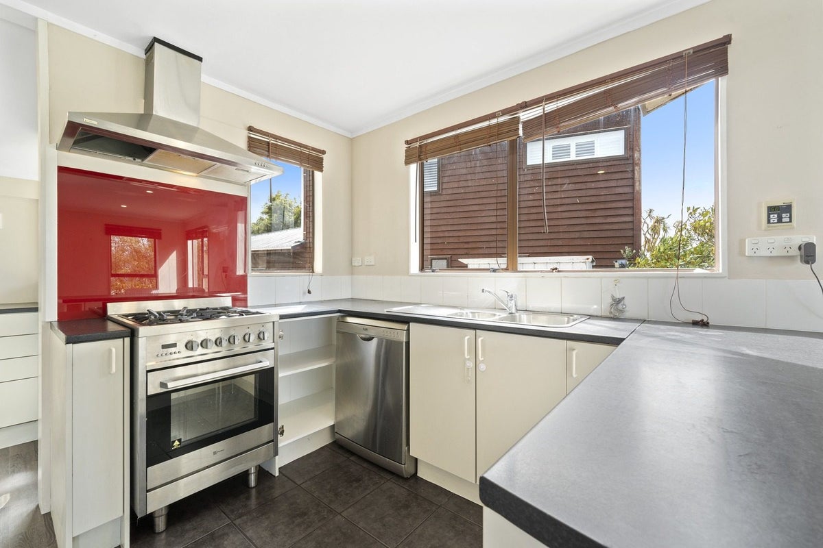 2/12 KEKENO GR, HARBOUR VIEW, LOWER HUTT - Carousel 2