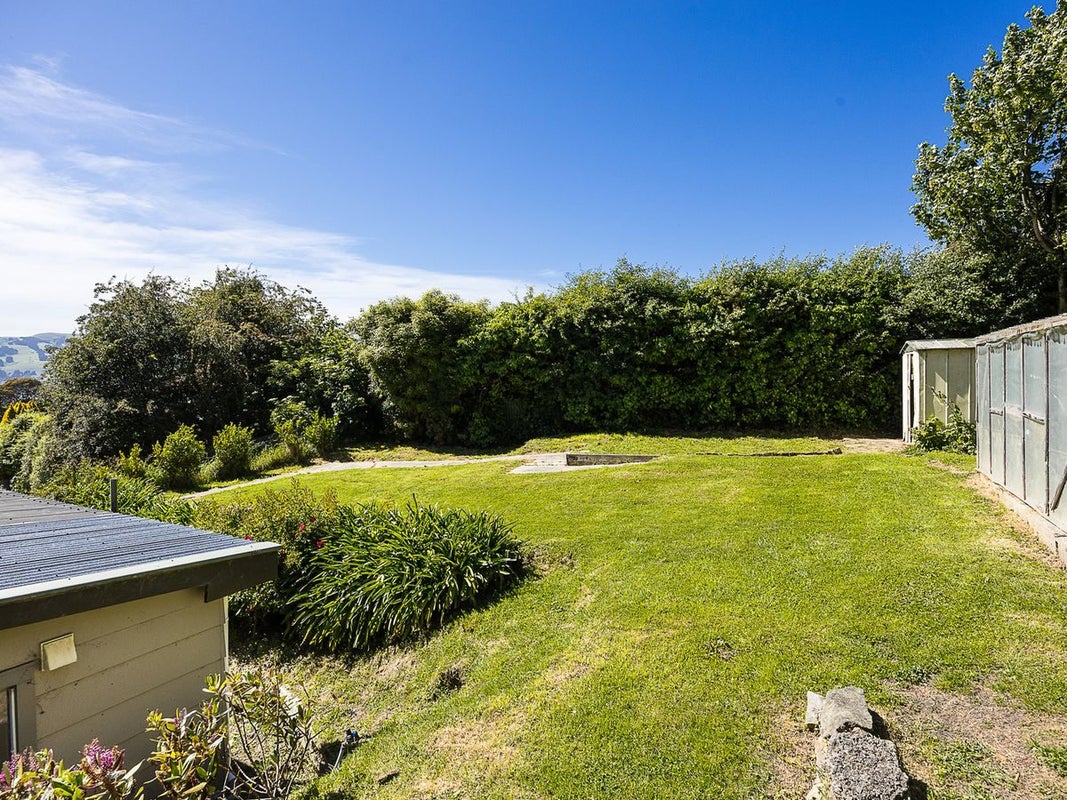 18 Ellesmere Street, Ravensbourne, Dunedin - Carousel 21