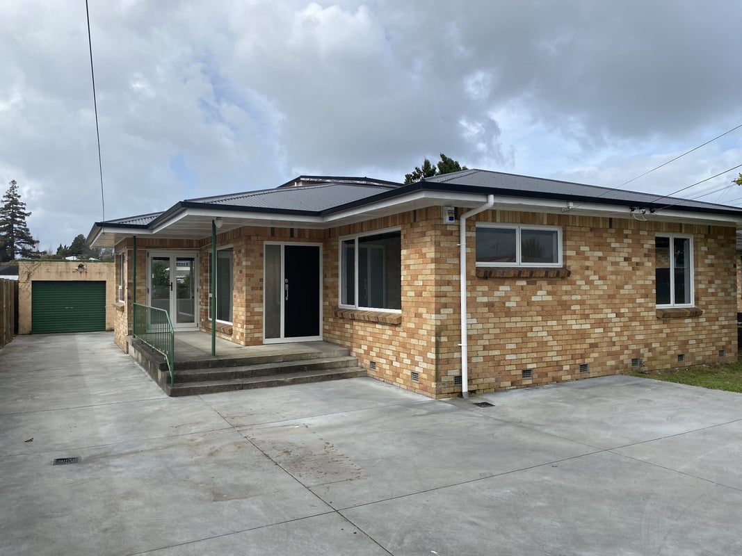 24 Knighton Road, Hillcrest, Hamilton - Carousel 1