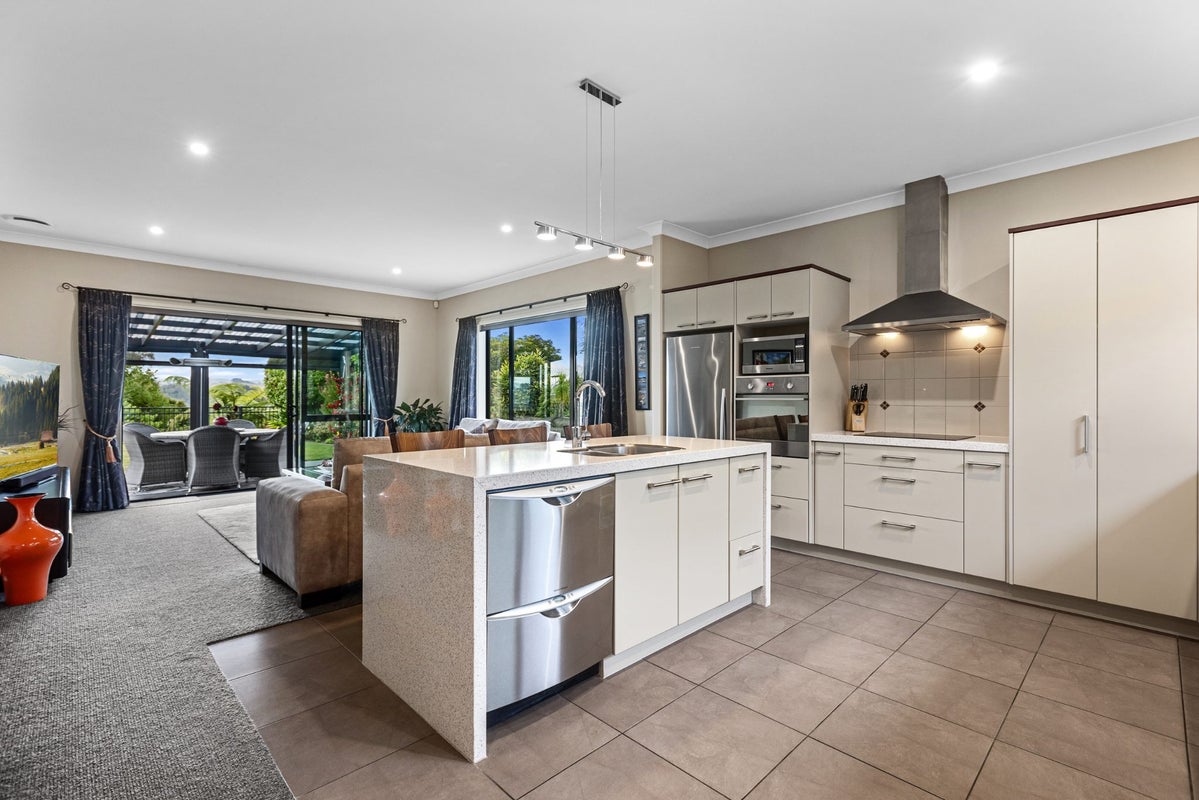 40 Rexford Heights, Pyes Pa, Tauranga - Carousel 2
