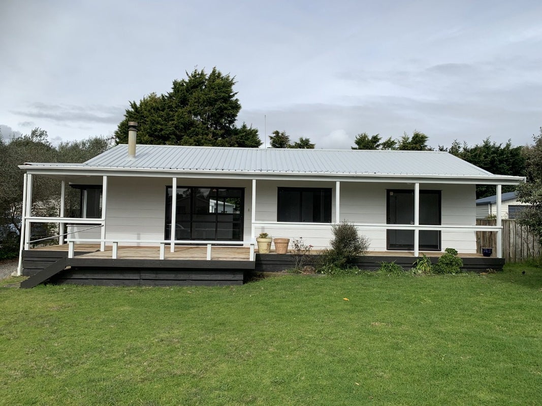 100 Queens Road, Waikanae Beach, Waikanae - Carousel 1