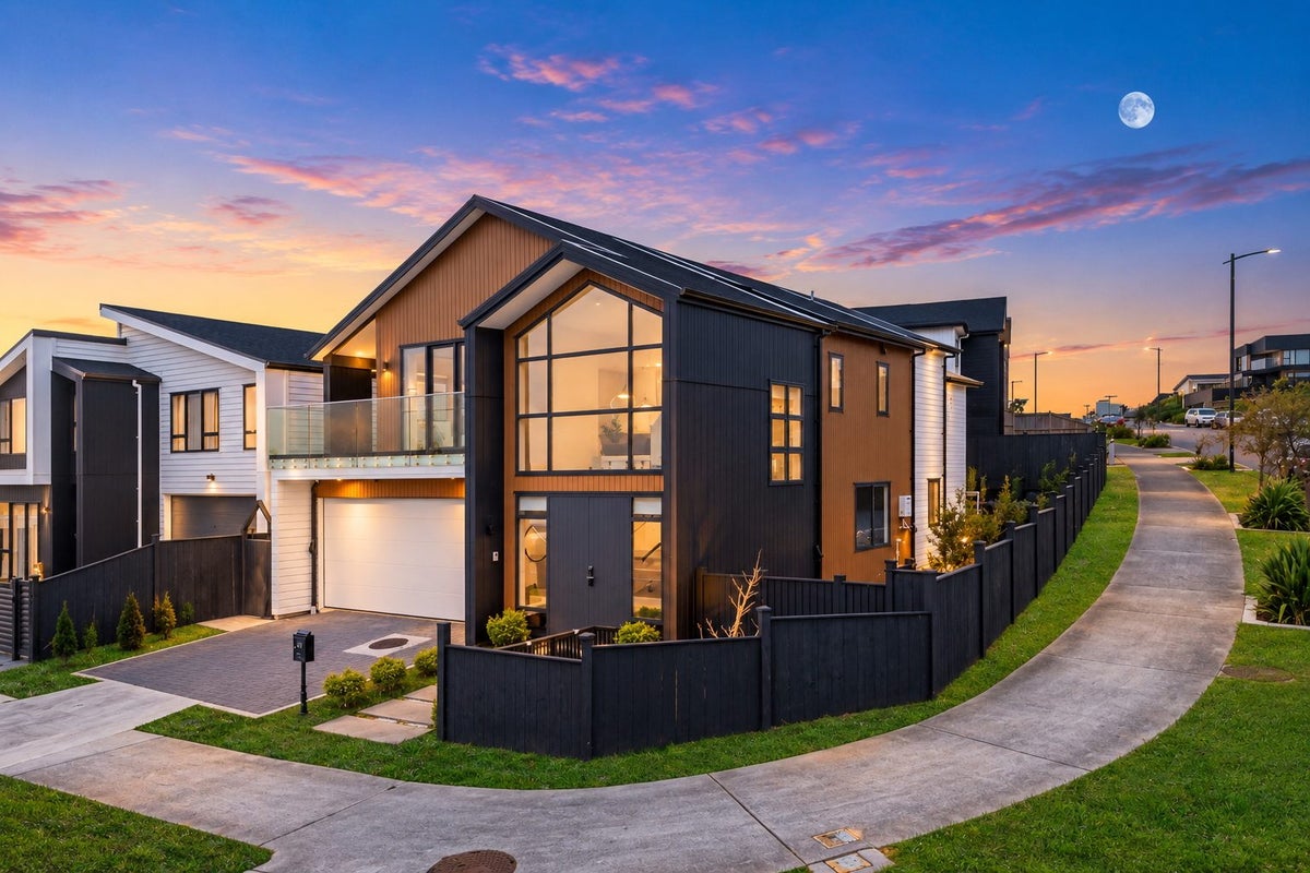 1 Meadowridge Drive, Flat Bush, Manukau City, Auckland - Carousel 2