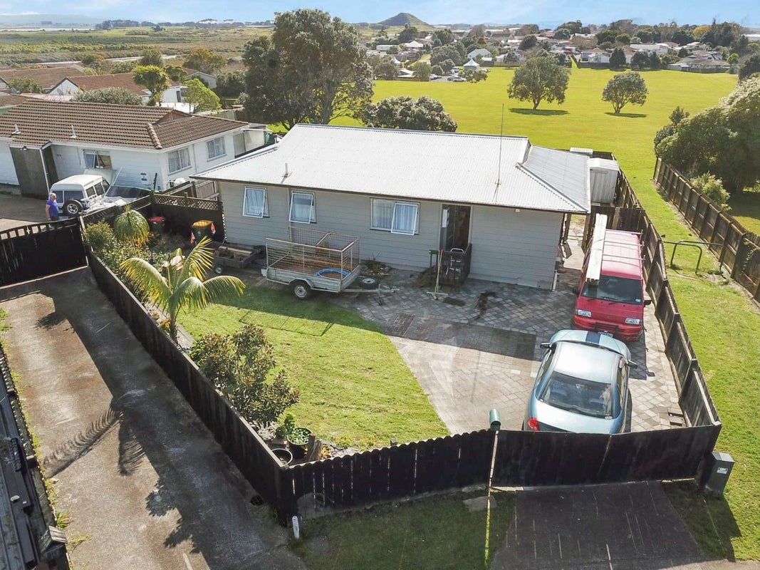 14 Balwyn Place, Clendon Park, Auckland - Carousel 1