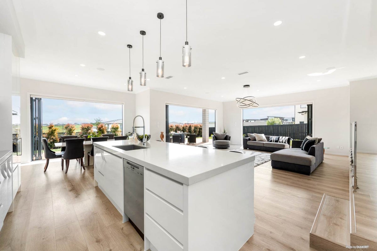 11 George Town Drive, Beachlands, Auckland - Carousel 1