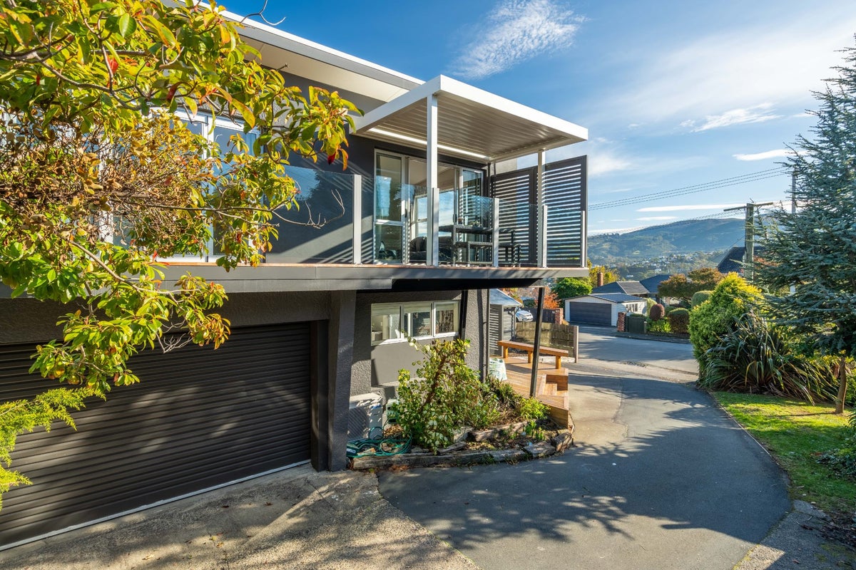 52 Signal Hill Road, Opoho, Dunedin - Carousel 1