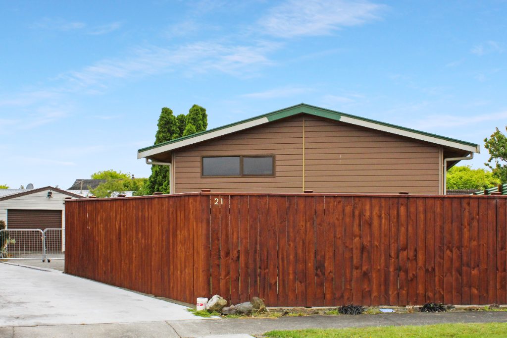 21 Rosedale Crescent, Cloverlea, Palmerston North - Carousel 1