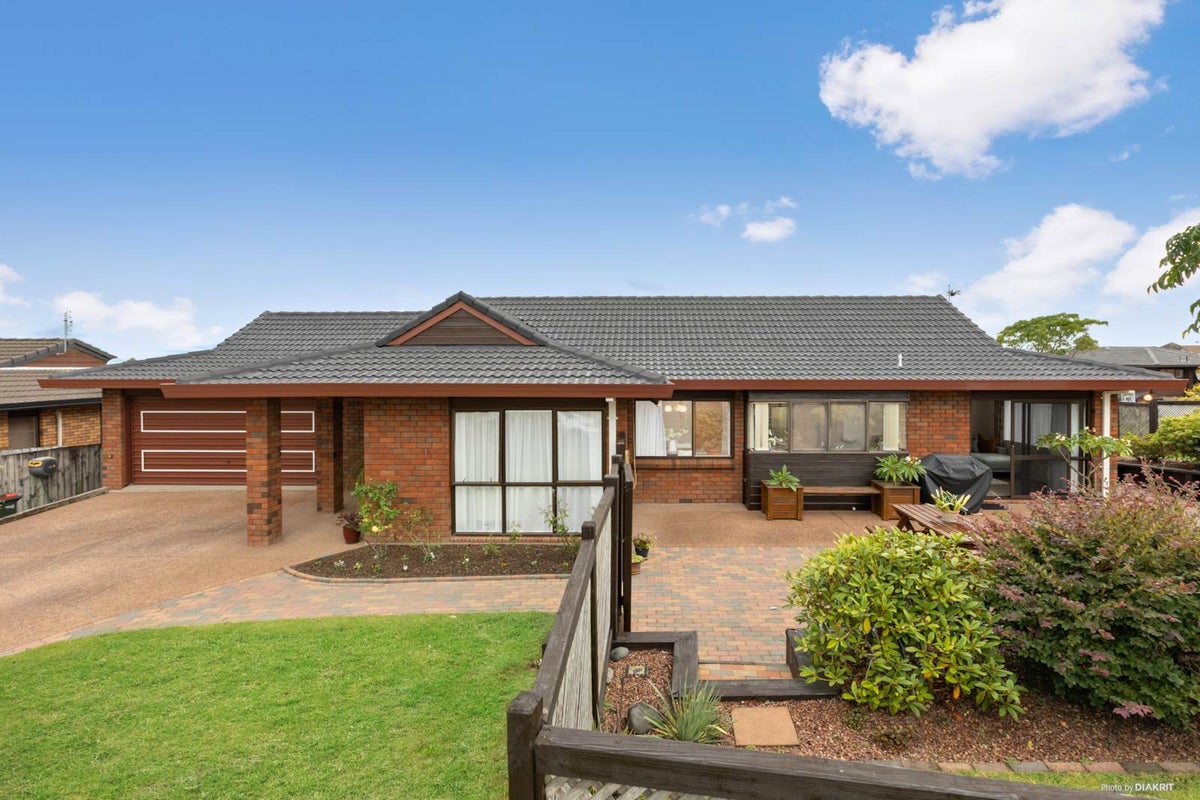 1/88 MIRRABOOKA Avenue, Botany Downs, Auckland - Carousel 1