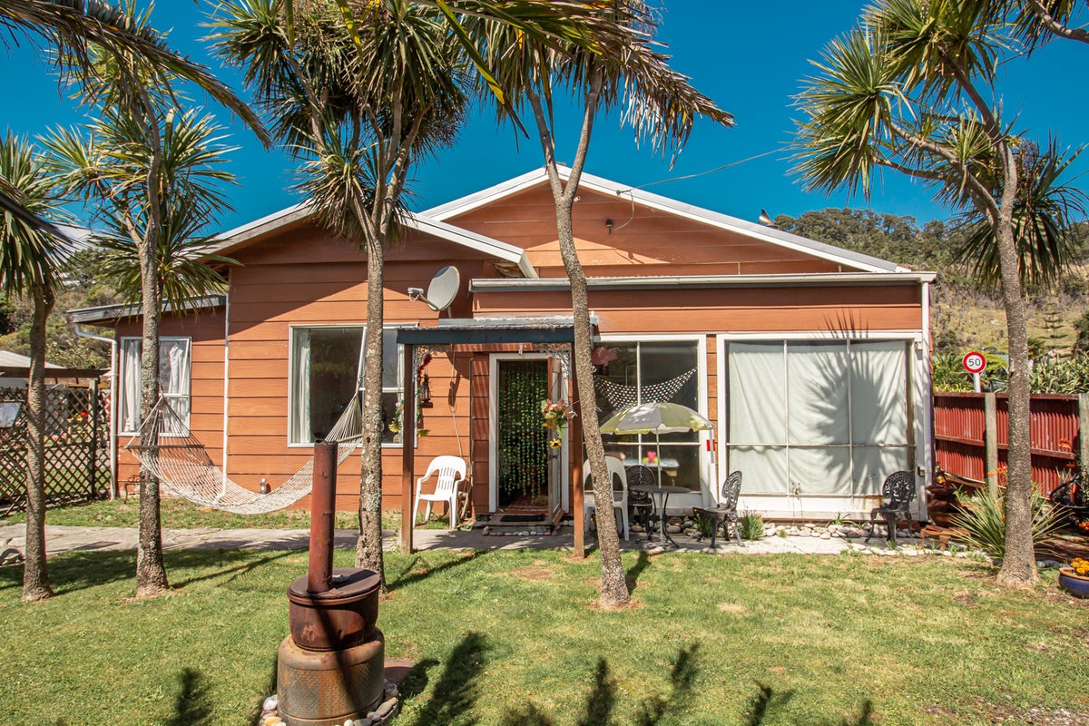 20 Main Road, Ngakawau, Hector - Carousel 18