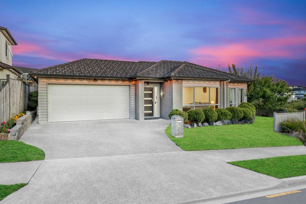 1 Stamford Crescent, Flat Bush, Auckland - Carousel 1