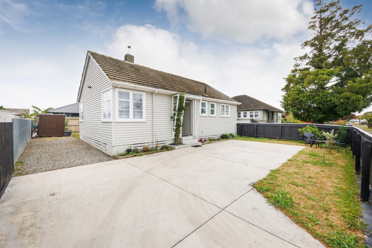 14 Humber Street, Roslyn, Palmerston North - Carousel 1