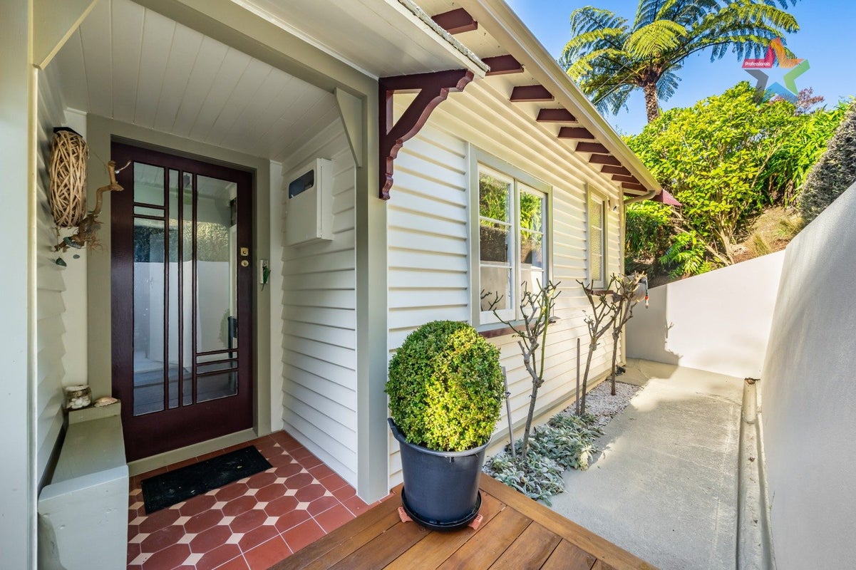34 Singers Road, Korokoro, Lower Hutt - Carousel 2