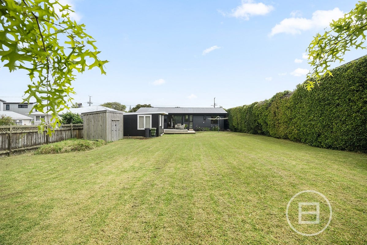4 Renata Crescent, Te Atatu Peninsula, Auckland - Carousel 2