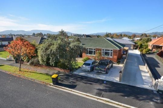 56 Forfar Street, Clyde Hill, Dunedin - Carousel 1