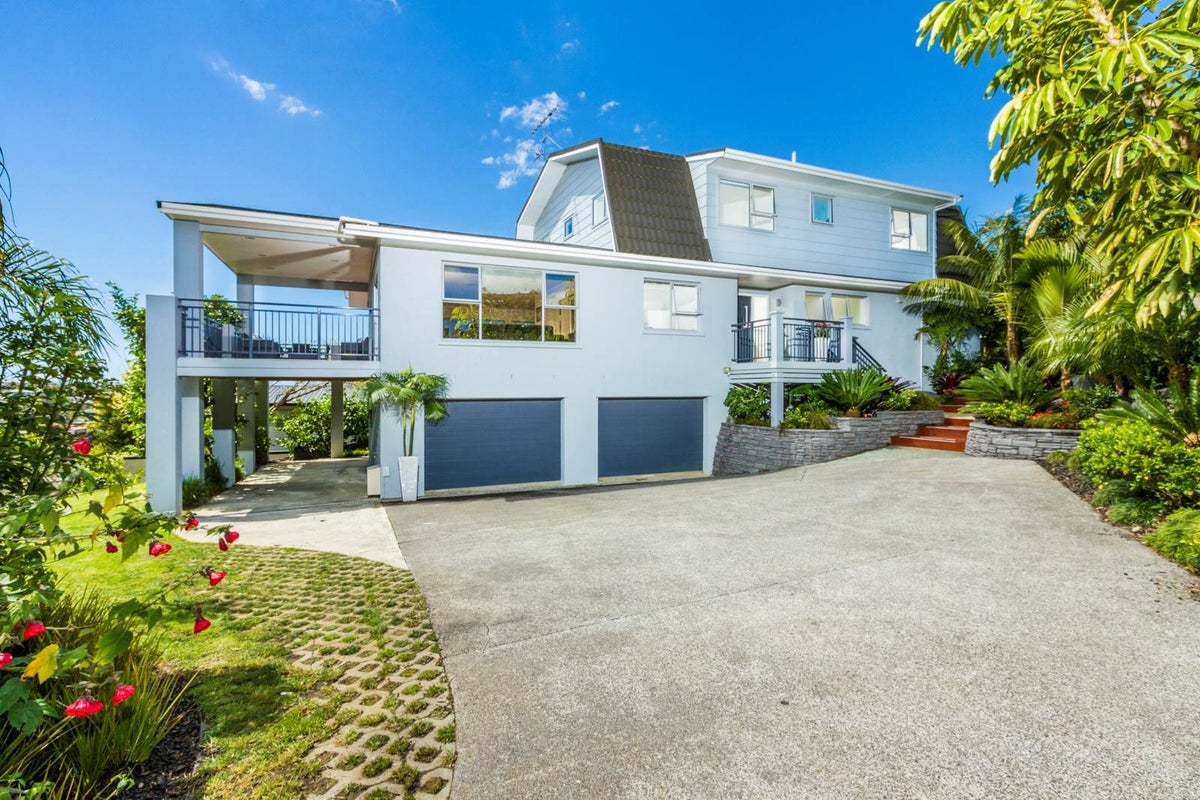 15 Surville Place, Mairangi Bay, Auckland - Carousel 2