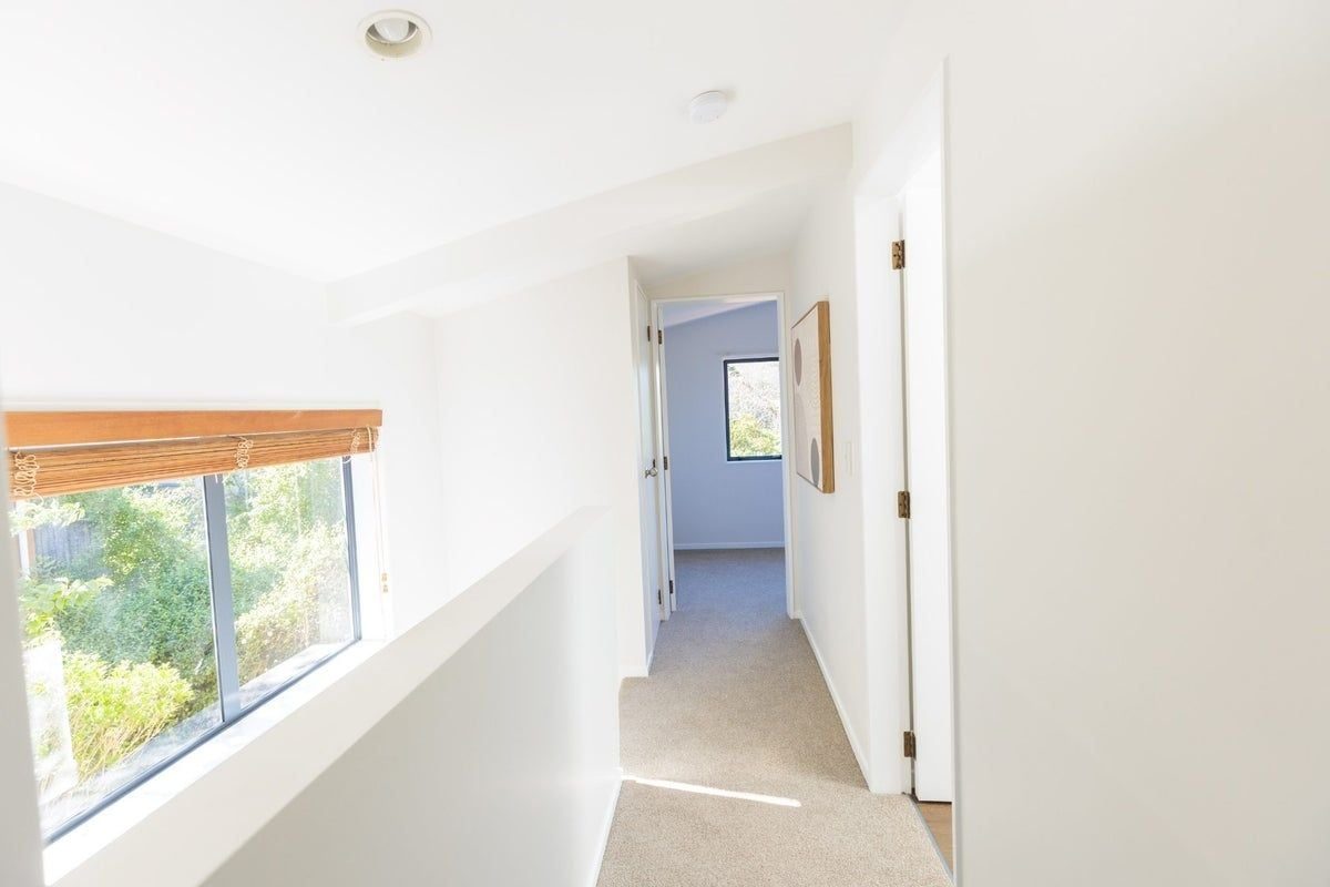 2A Stella Grove, Newlands, Wellington - Carousel 17