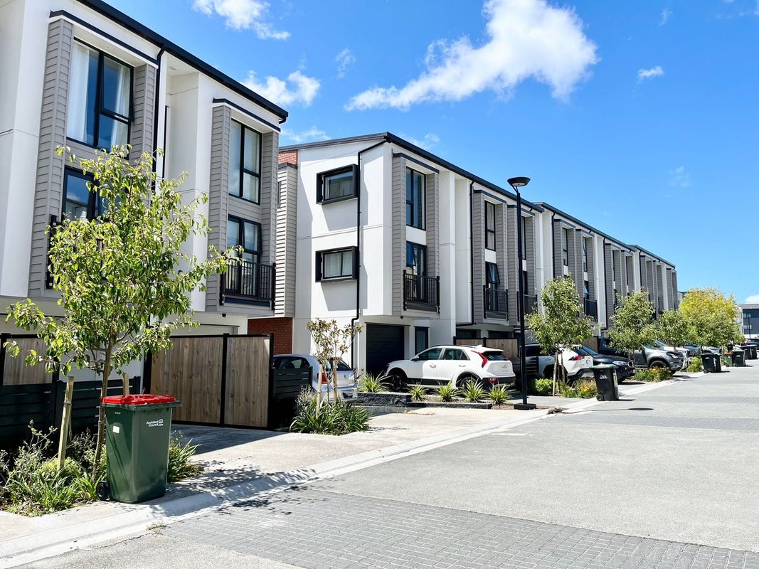 2/88 Glamorgan Drive, Torbay, Auckland - Carousel 1