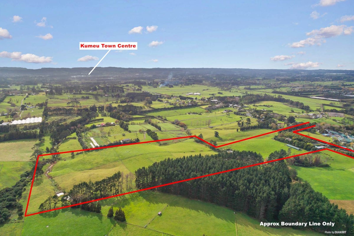 450 Waitakere Road, Henderson - Carousel 1