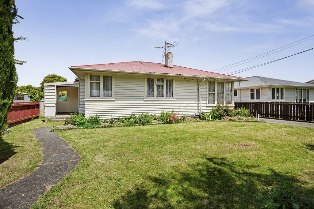 25 Rimutaka Street, Trentham, Upper Hutt - Carousel 1