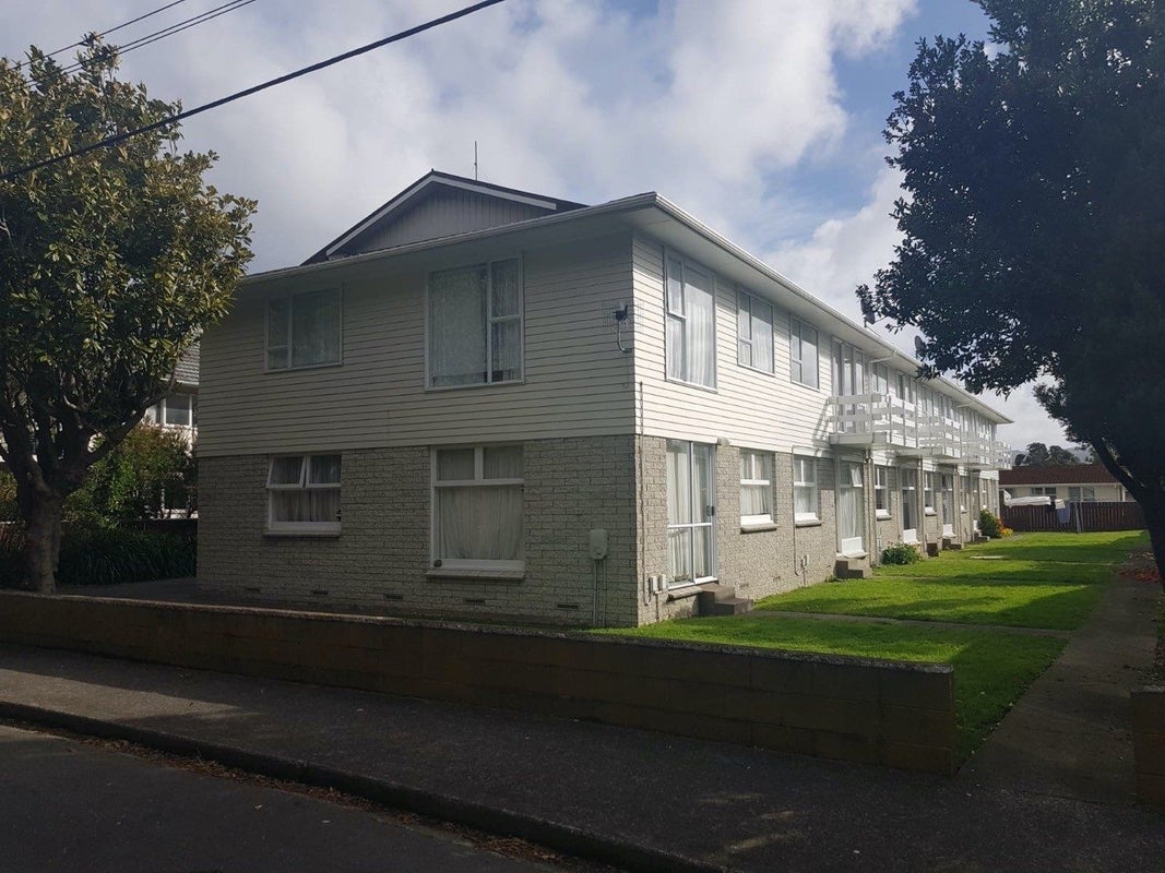 2/10 Trevethick Grove, Woburn, Lower Hutt - Carousel 1