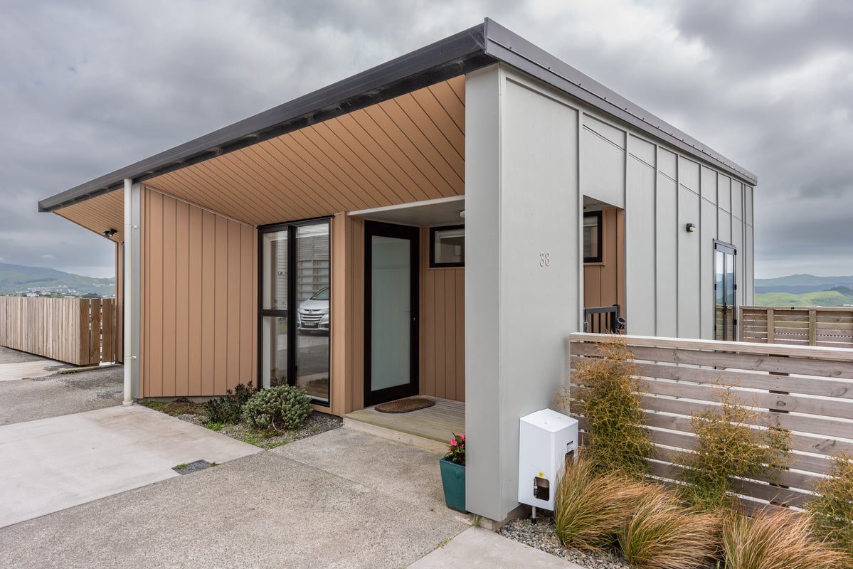 38 Red Beech Avenue, Woodridge , Wellington - Carousel 2