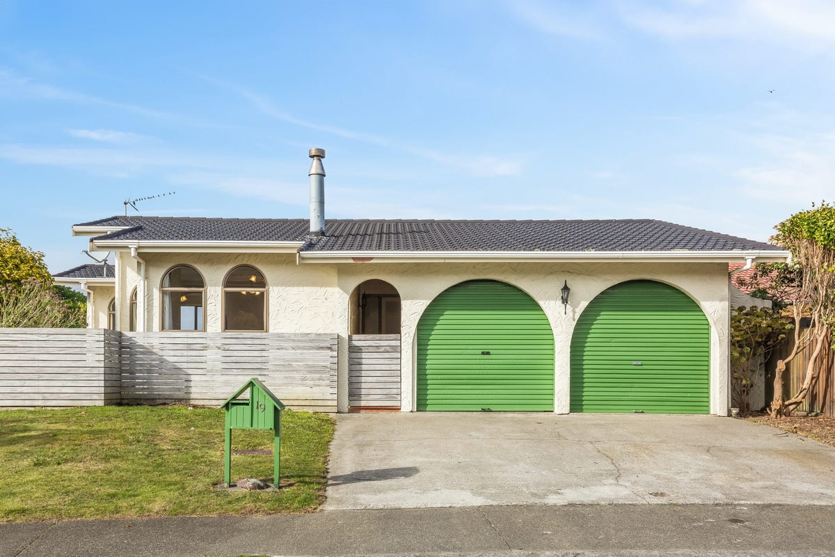 19 Discovery Drive, Whitby, Porirua - Carousel 1
