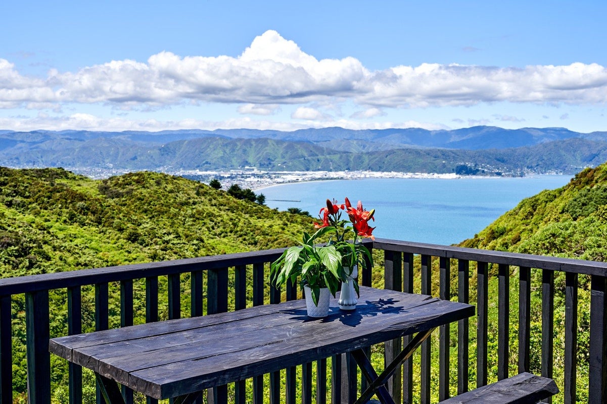 16B Fernhaven Grove, Newlands, Wellington - Carousel 1