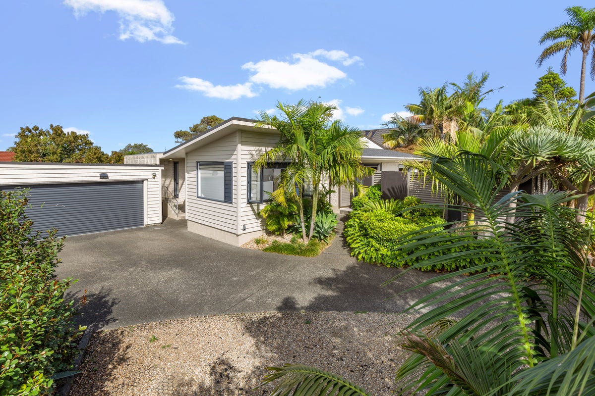 6 Chip Grove, Sunnyhills, Auckland - Carousel 1