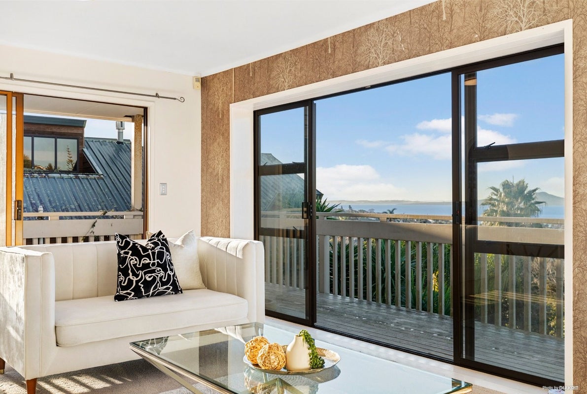 29 Jellicoe Road, Murrays Bay, Auckland - Carousel 2