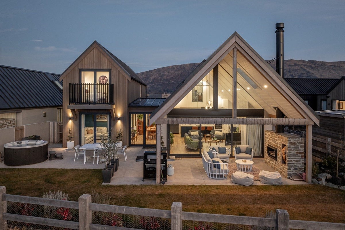 3 Marjon Drive, WANAKA - Carousel 1