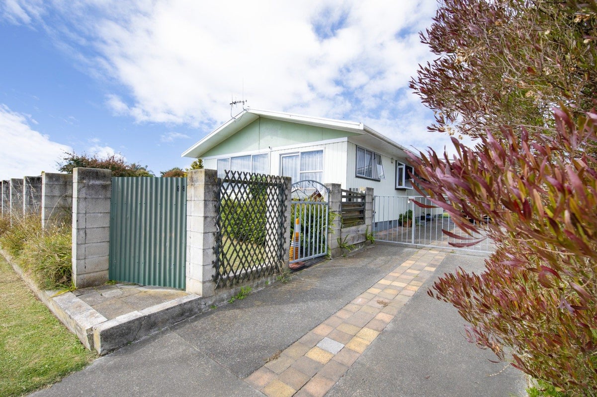 41 Fife Crescent, Tamatea, Napier - Carousel 1