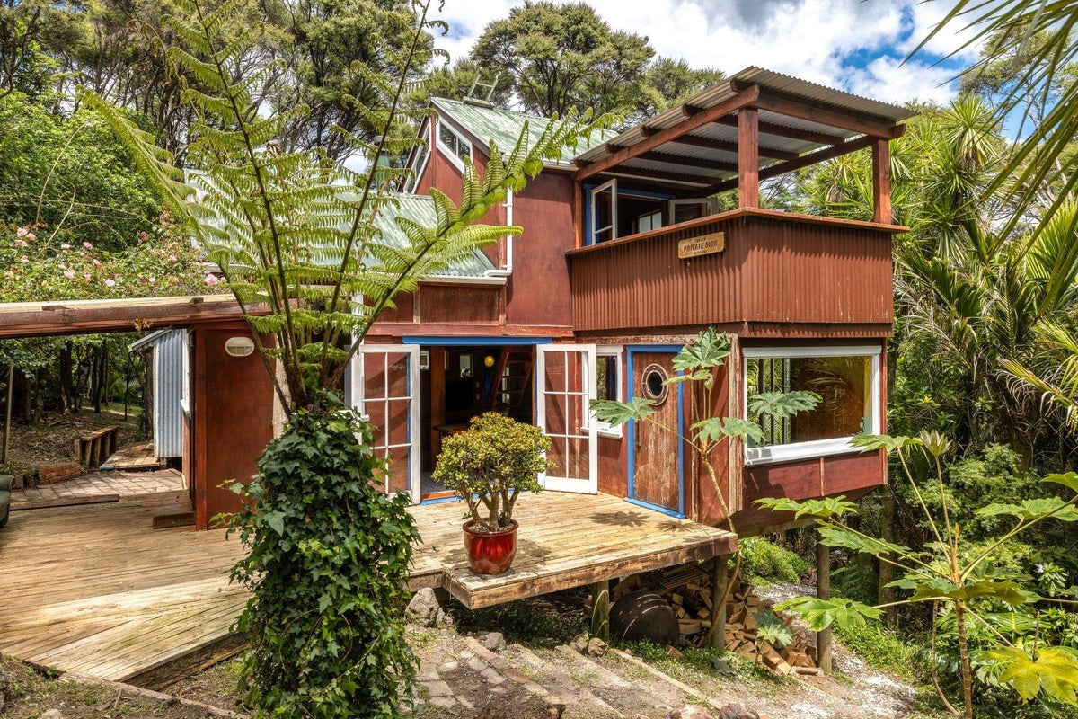 17 Hobson Terrace, Onetangi, Waiheke Island - Carousel 1