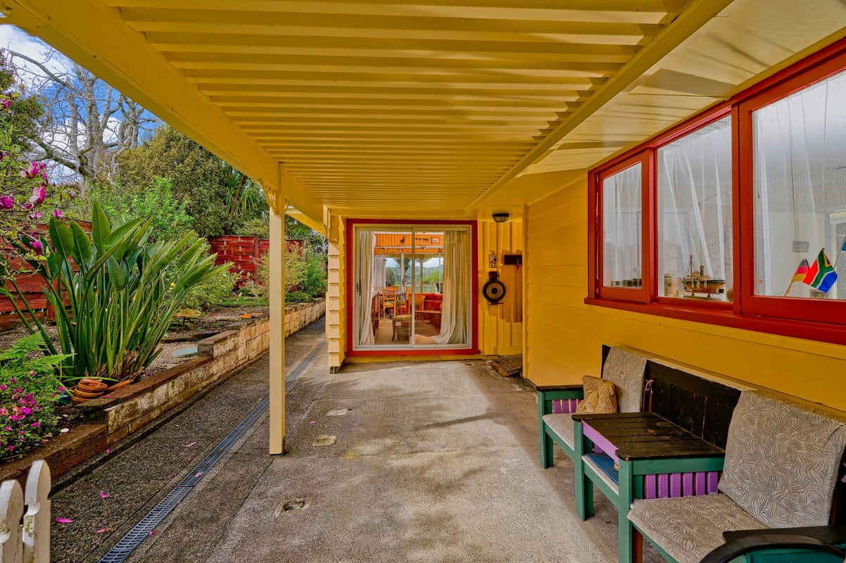 772 West Coast Road, Oratia, Auckland - Carousel 1