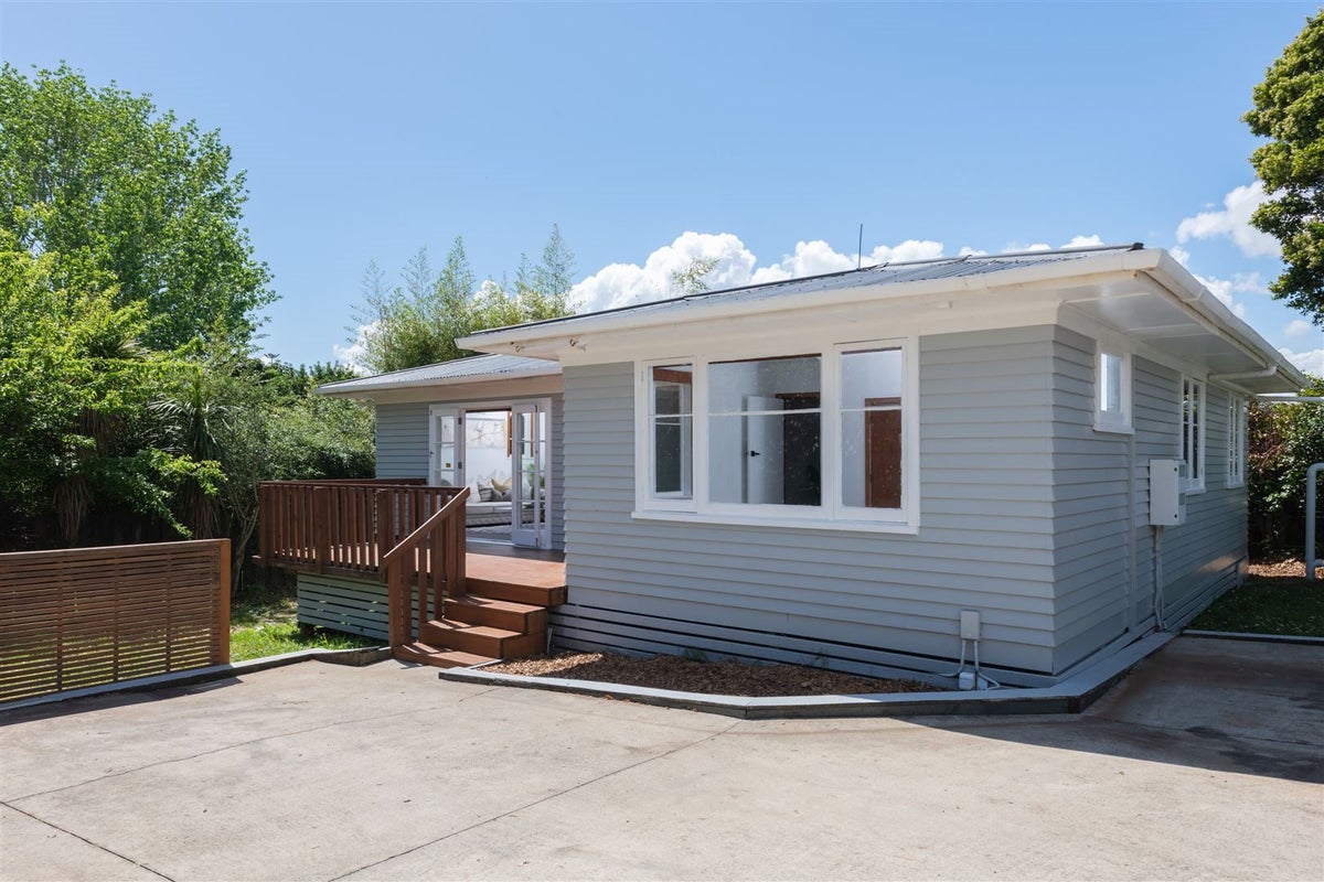 2/9 Nile Road, Milford, Auckland - Carousel 1
