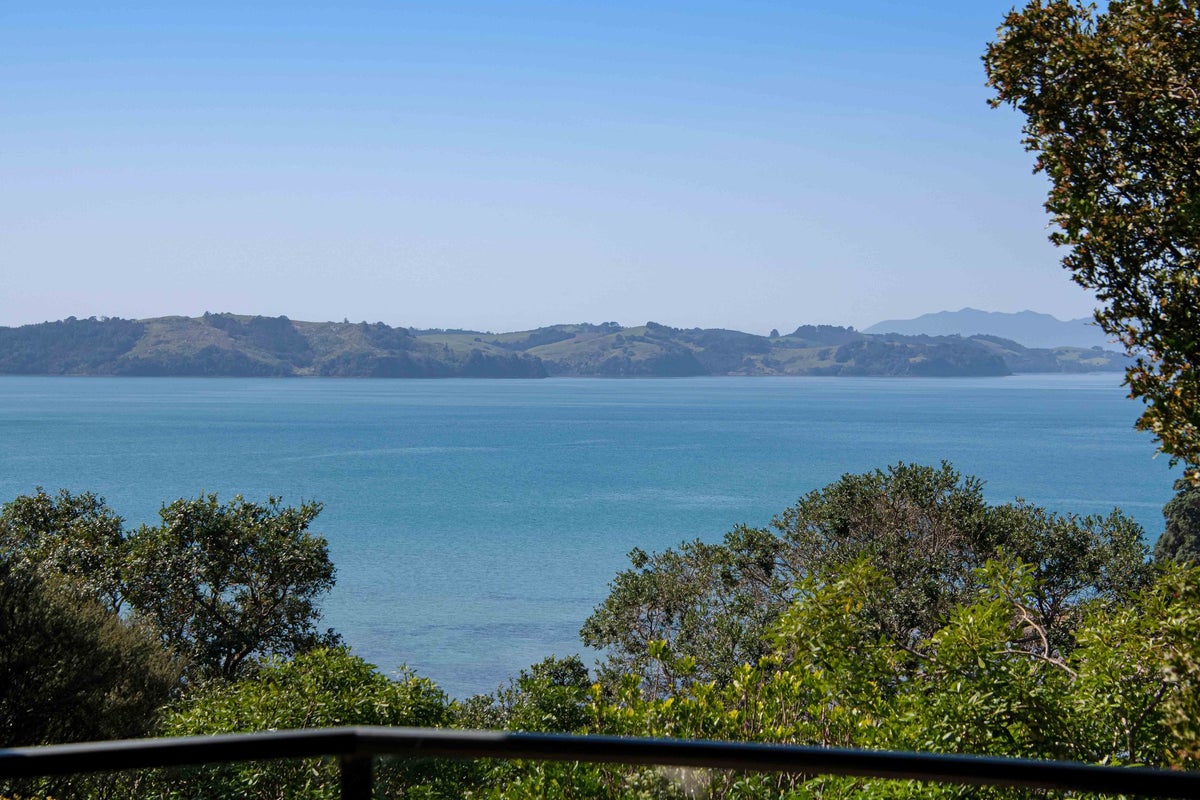 33 Rangimaarie Crescent, Snells Beach, Snells Beach - Carousel 1