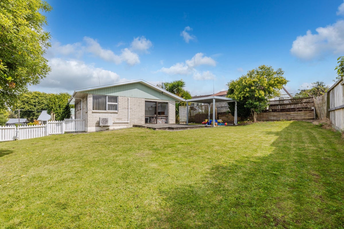 20A Kingsway Crescent, Forest Lake, Hamilton - Carousel 1