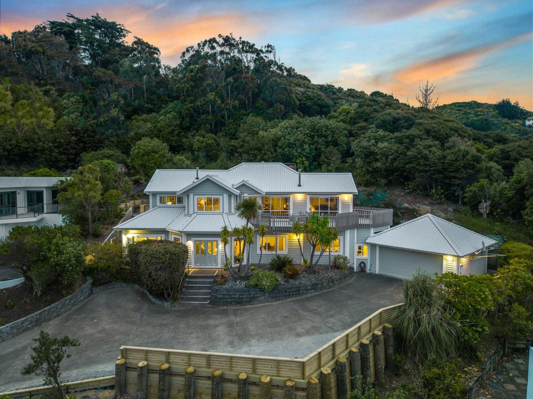 9 The Layline, Whitby, Porirua - Carousel 1