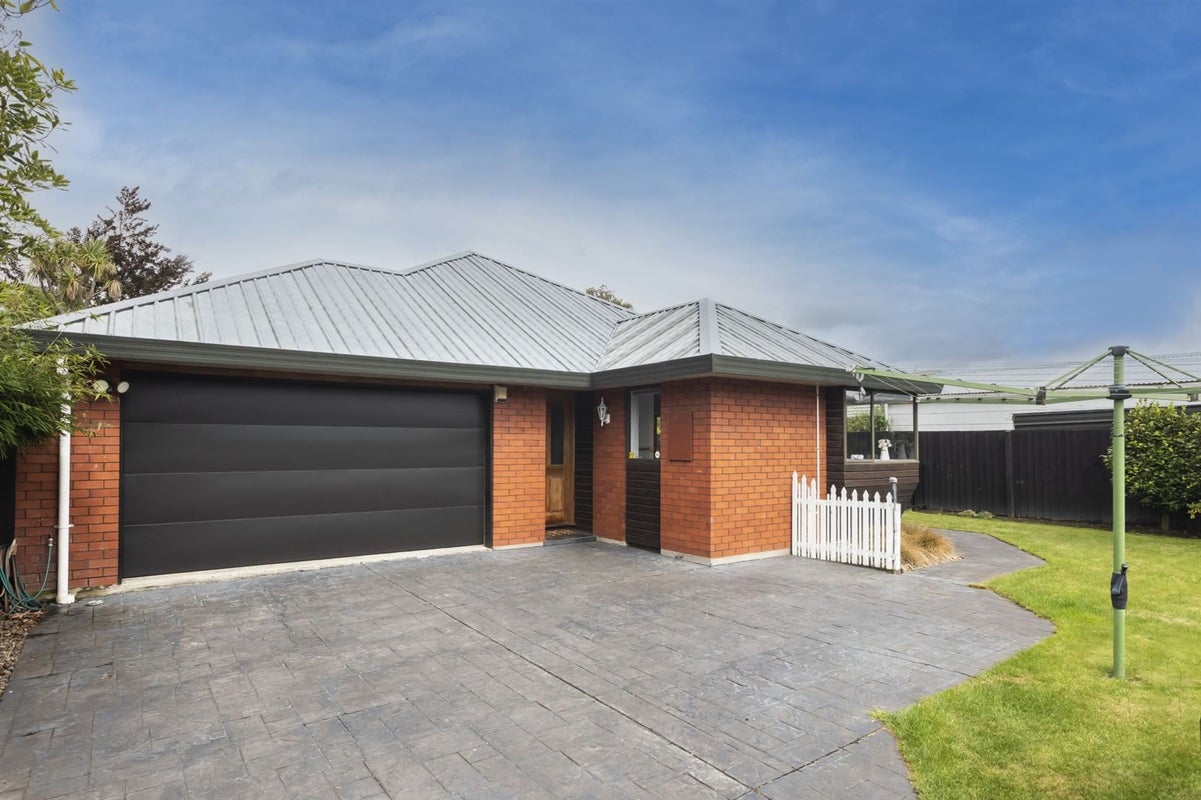 2/537 Cranford Street, Redwood, Christchurch - Carousel 2