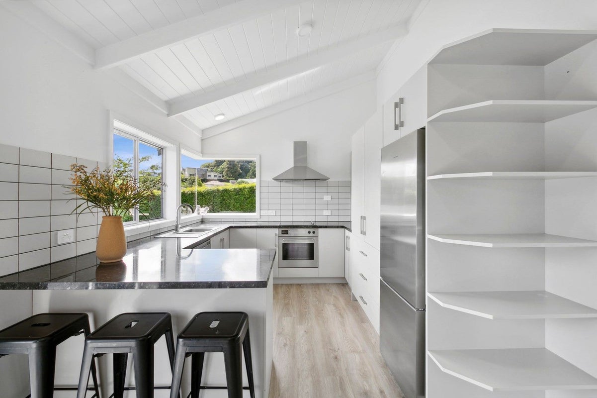 12 Ainslee Street, Highlands Park, New Plymouth - Carousel 2