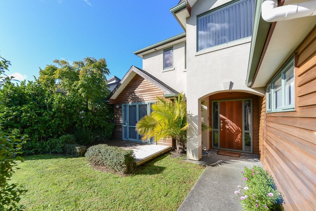 76 Medallion Drive, Oteha, Auckland - Carousel 2