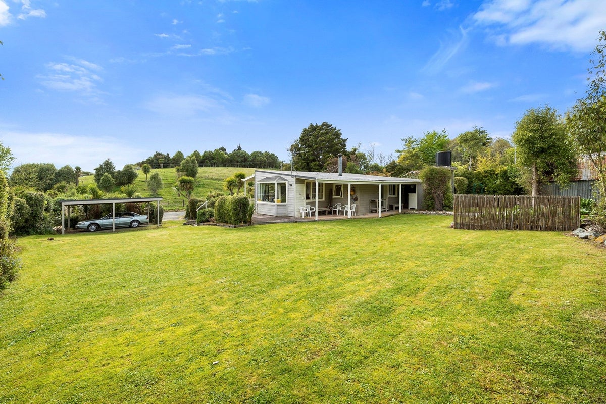 61 Church Road, Warrington, Dunedin, Otago - Carousel 2