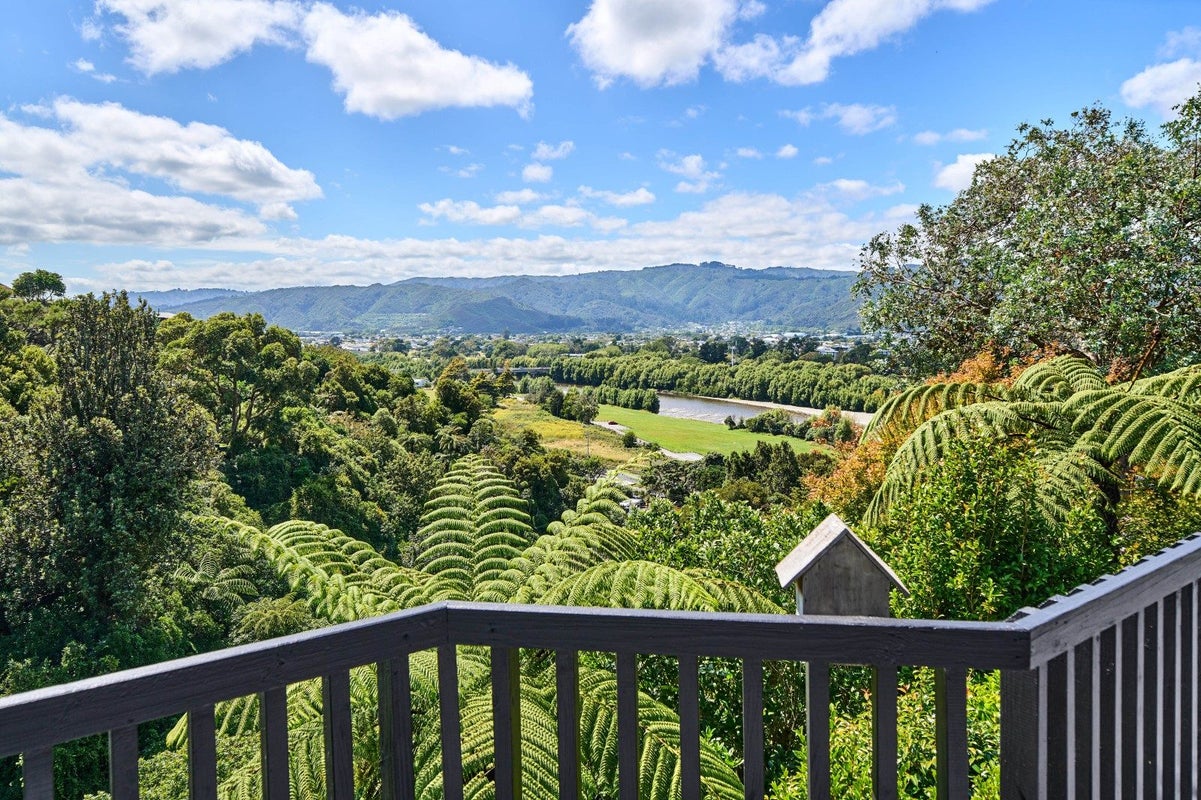 19 Palm Grove, Belmont, Lower Hutt - Carousel 1