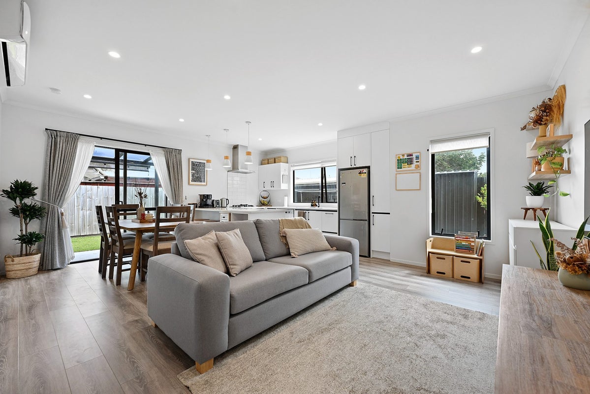 4/18 Steele Road, Forest Lake, Hamilton - Carousel 1