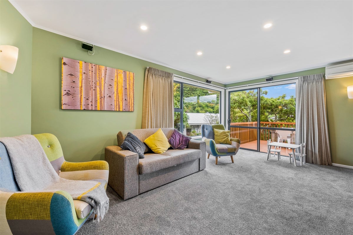 11 Discovery Drive, Whitby, Porirua - Carousel 3
